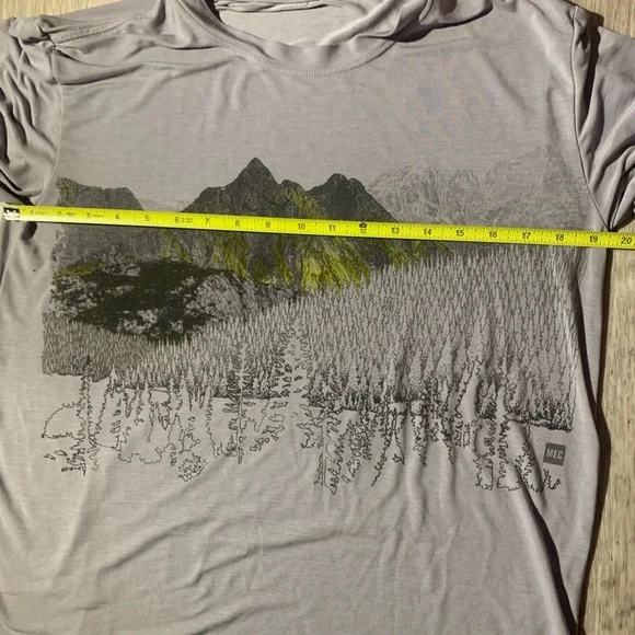 MEC Merino Blend Gray Mountain Graphic Long Sleeve Tee - Picture 10 of 10